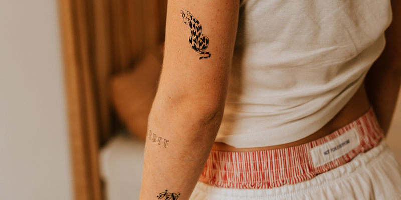 Tatouages sur le haut du bras
