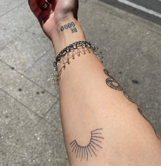 Soleil de tatouage temporaire