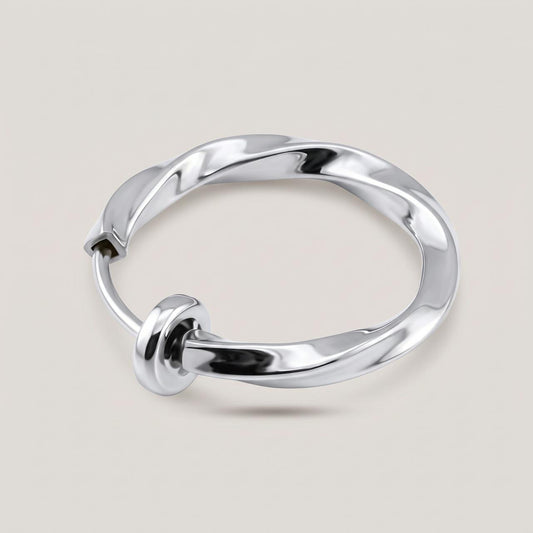 Nep piercing ring gedraaid zilver