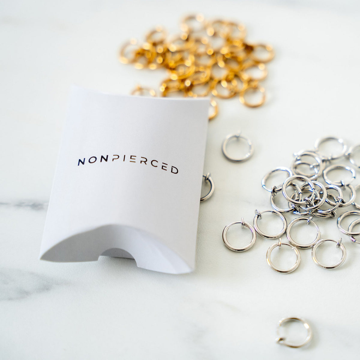 Gouden en zilveren nep piercing ringen met NONPIERCED doosje